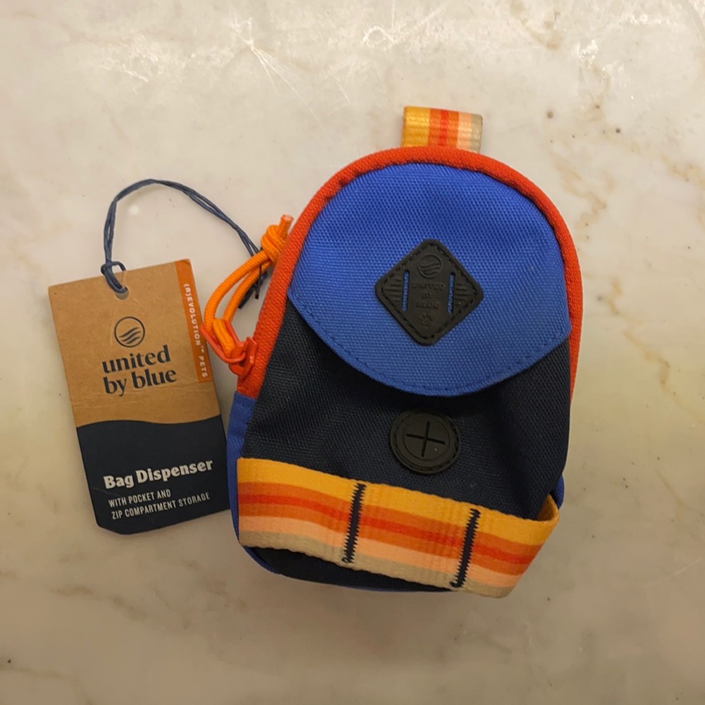 Bag Dispenser, Missing carabiner